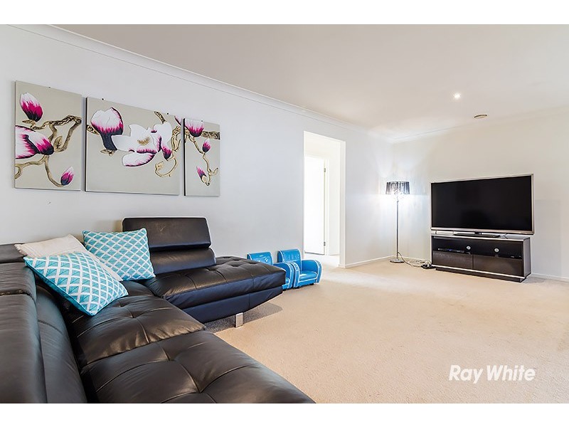 4 Westmoreland Avenue, Cranbourne North VIC 3977