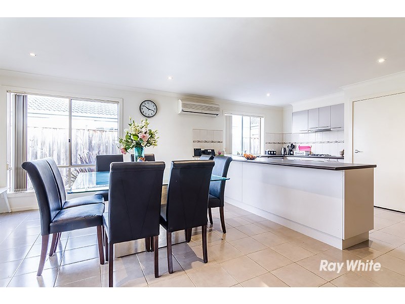 4 Westmoreland Avenue, Cranbourne North VIC 3977