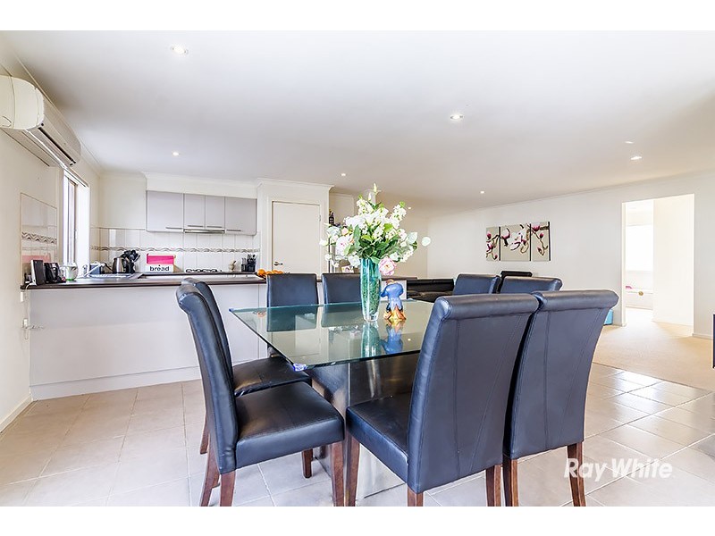 4 Westmoreland Avenue, Cranbourne North VIC 3977