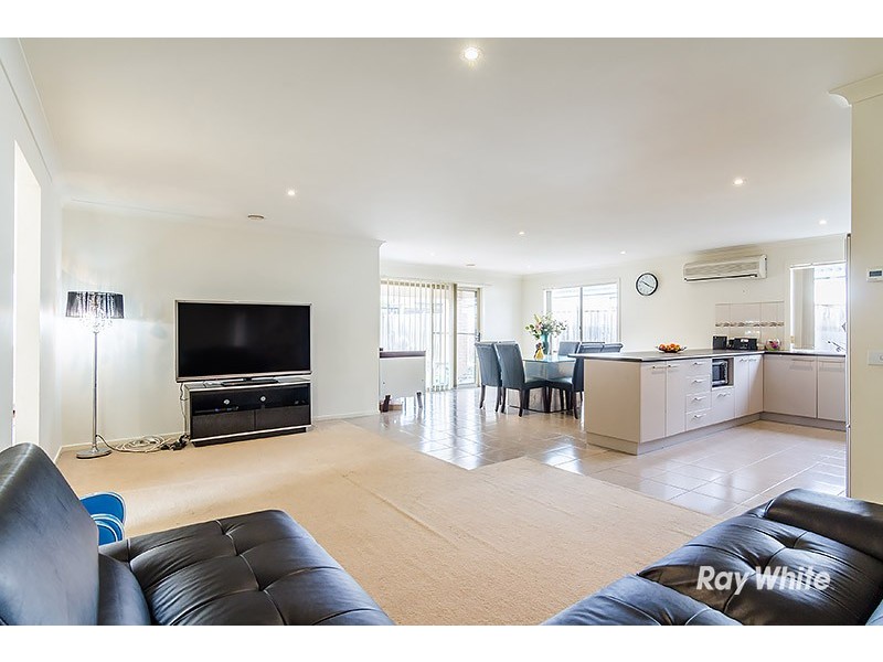 4 Westmoreland Avenue, Cranbourne North VIC 3977