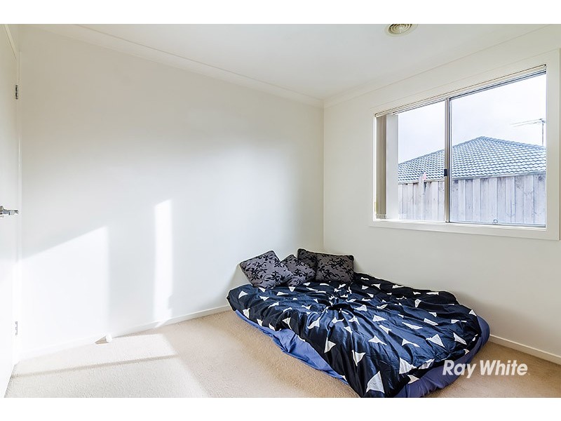 4 Westmoreland Avenue, Cranbourne North VIC 3977