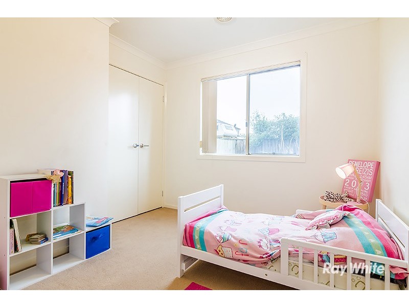 4 Westmoreland Avenue, Cranbourne North VIC 3977