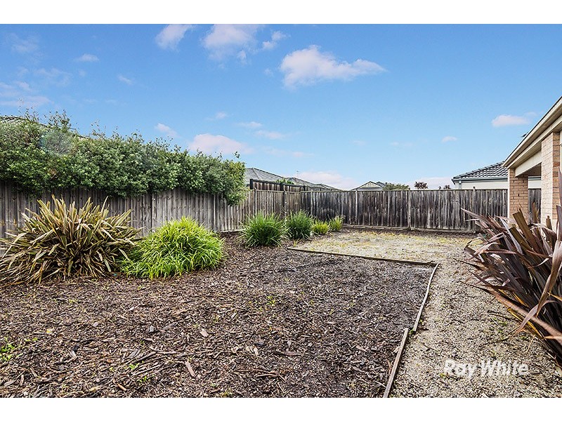 4 Westmoreland Avenue, Cranbourne North VIC 3977