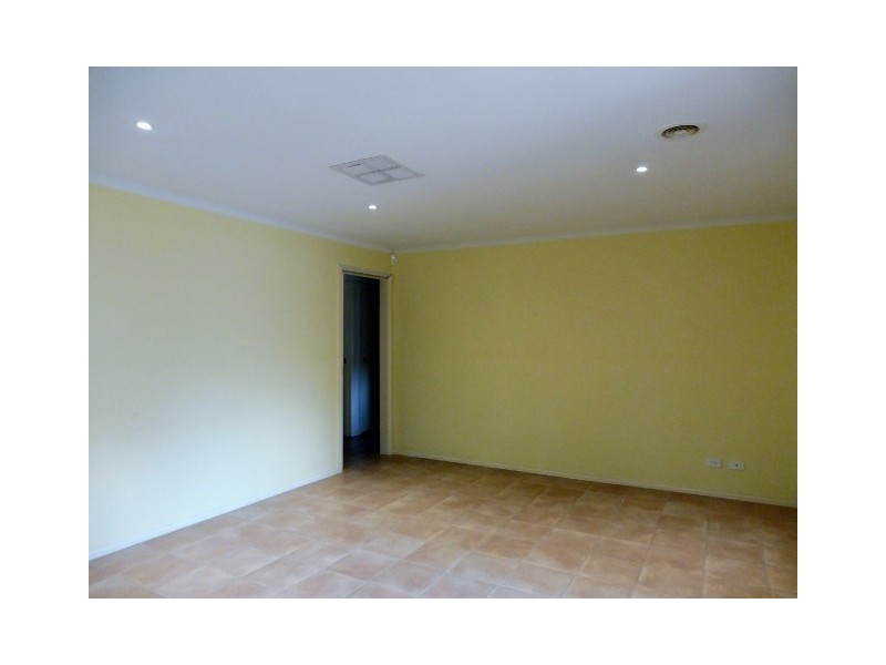 14 Carey Street, Cranbourne North VIC 3977