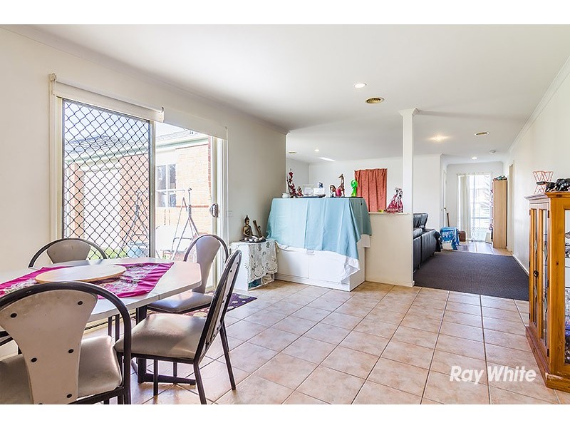 8 Nyarrin Place, Cranbourne West VIC 3977