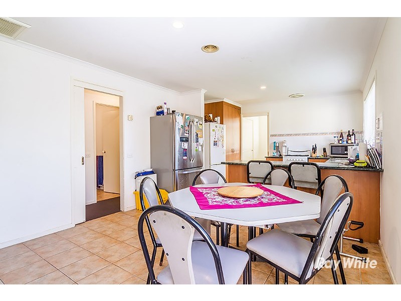 8 Nyarrin Place, Cranbourne West VIC 3977