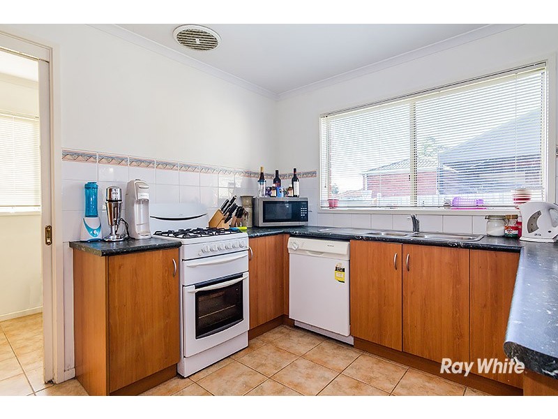 8 Nyarrin Place, Cranbourne West VIC 3977
