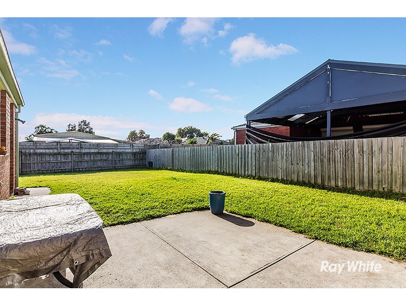 8 Nyarrin Place, Cranbourne West VIC 3977