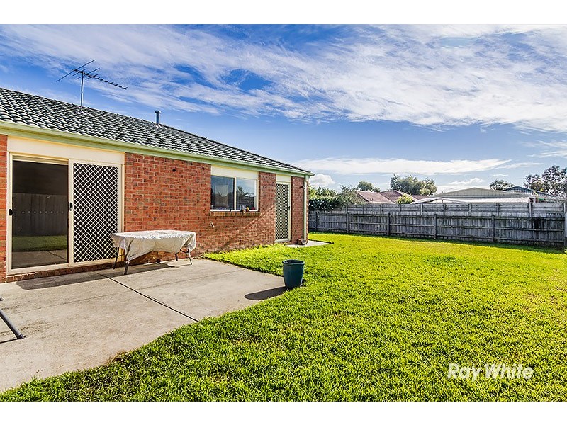 8 Nyarrin Place, Cranbourne West VIC 3977