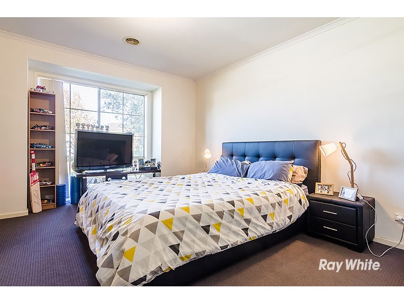 8 Nyarrin Place, Cranbourne West VIC 3977