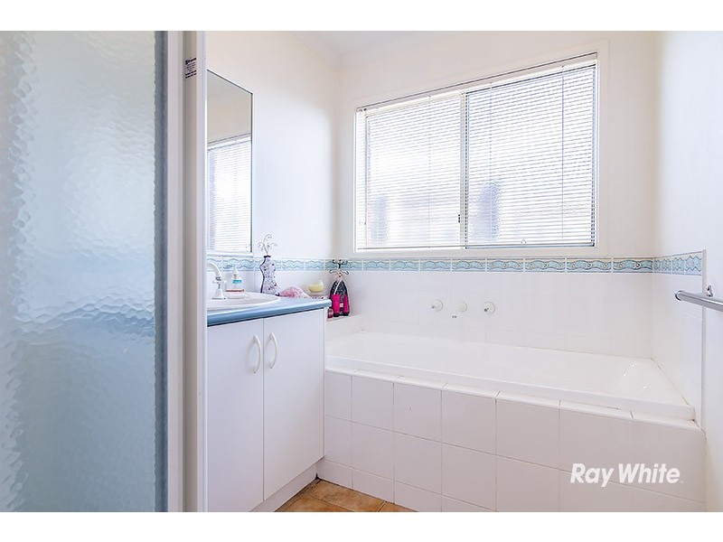 8 Nyarrin Place, Cranbourne West VIC 3977