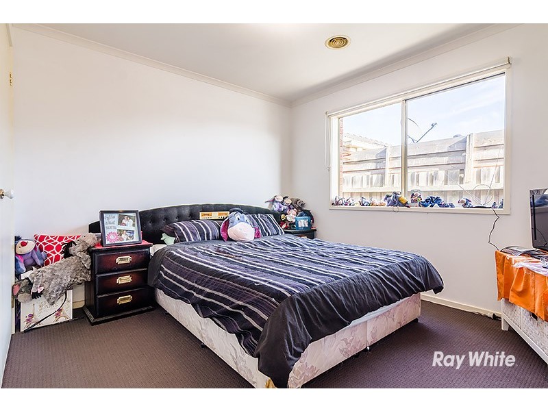 8 Nyarrin Place, Cranbourne West VIC 3977