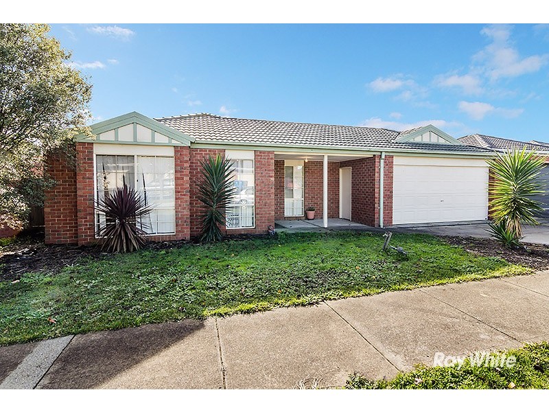 8 Nyarrin Place, Cranbourne West VIC 3977