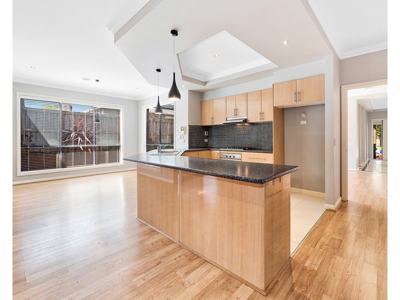 18 Lockwood Rise, Lynbrook VIC 3975