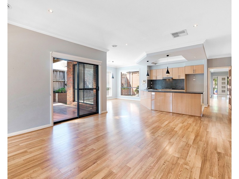 18 Lockwood Rise, Lynbrook VIC 3975