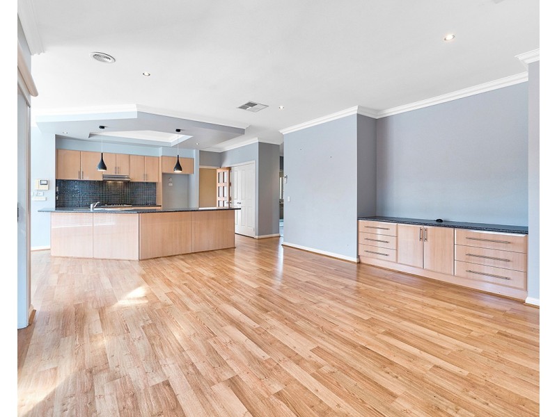 18 Lockwood Rise, Lynbrook VIC 3975