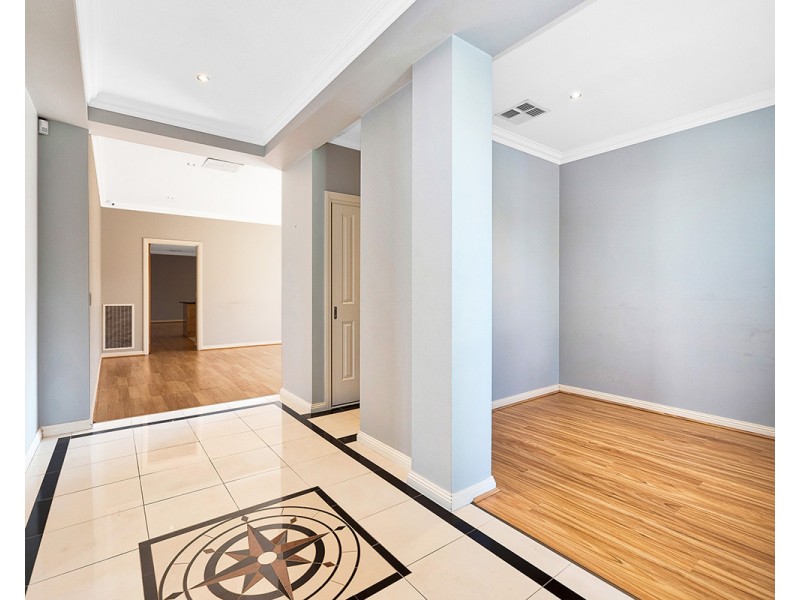 18 Lockwood Rise, Lynbrook VIC 3975