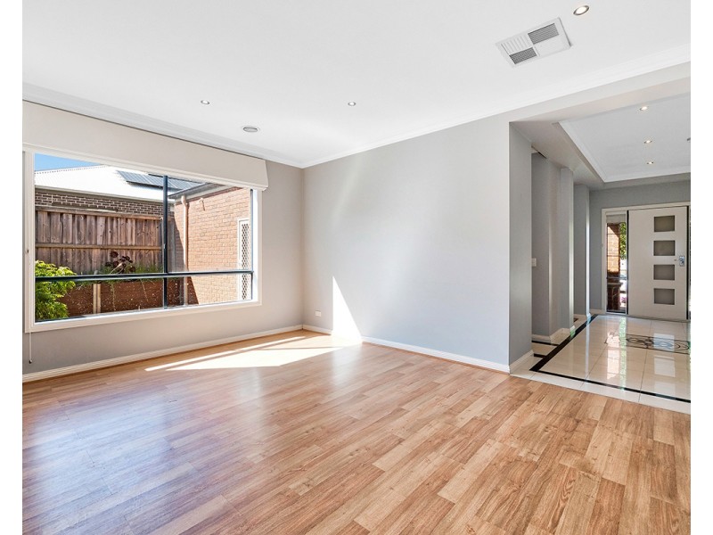 18 Lockwood Rise, Lynbrook VIC 3975