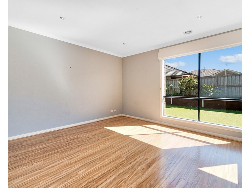 18 Lockwood Rise, Lynbrook VIC 3975