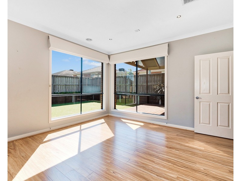 18 Lockwood Rise, Lynbrook VIC 3975