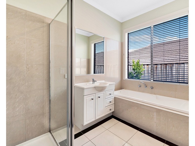 18 Lockwood Rise, Lynbrook VIC 3975