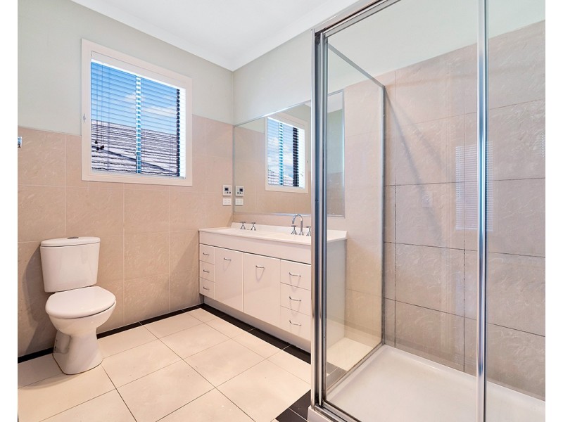 18 Lockwood Rise, Lynbrook VIC 3975