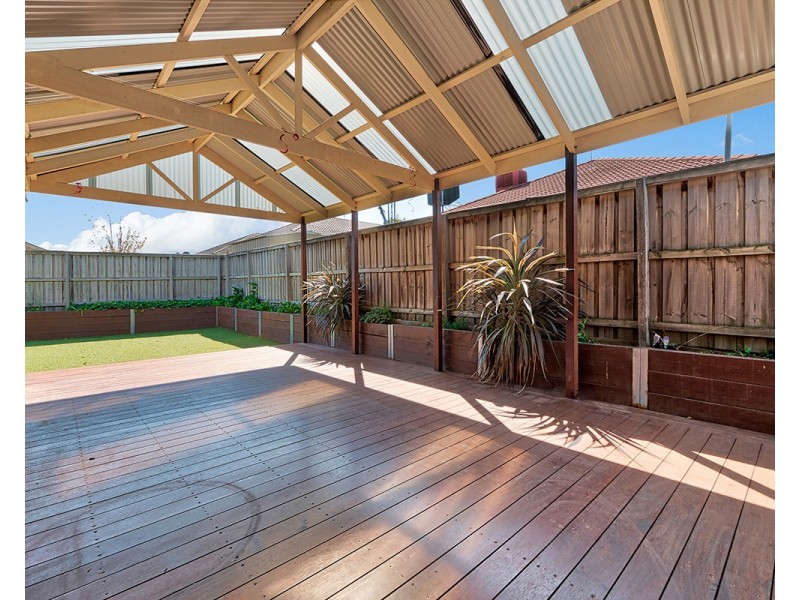 18 Lockwood Rise, Lynbrook VIC 3975
