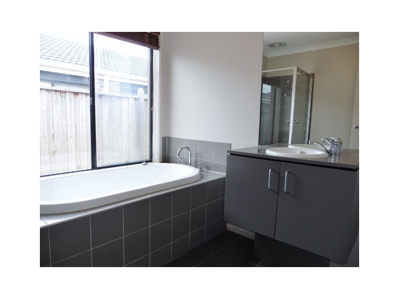 19 Blue Peppermint Court, Lyndhurst VIC 3975