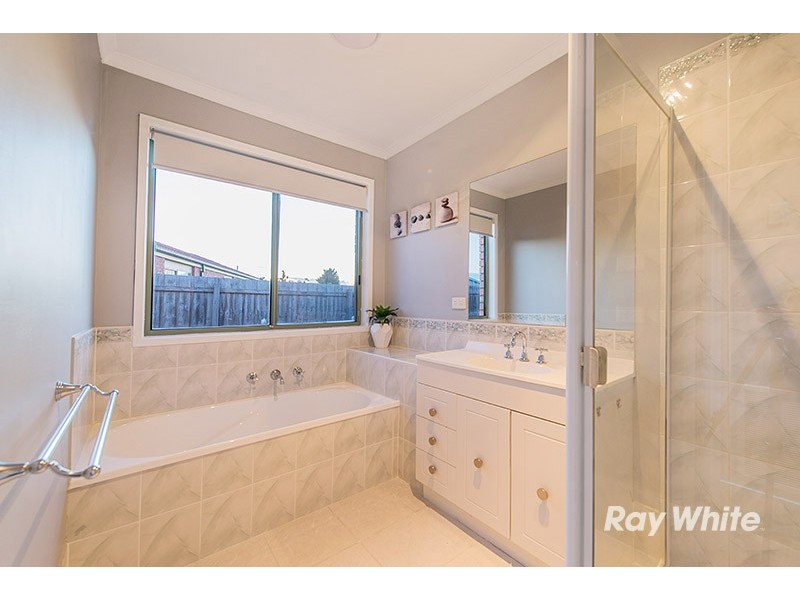 9 Andre Court, Cranbourne West VIC 3977