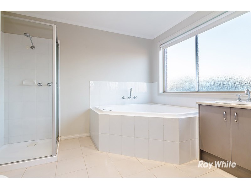 5 Aztec Place, Cranbourne VIC 3977