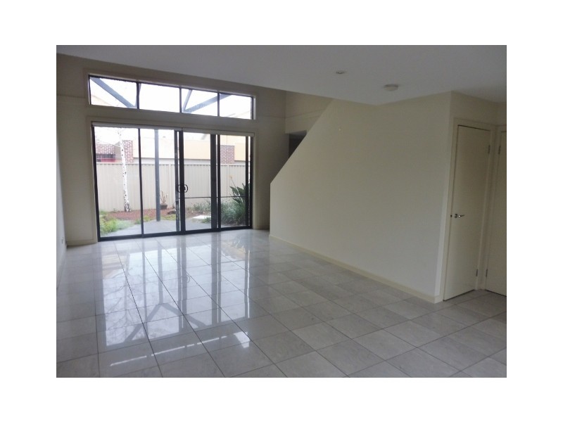 2 Sunline Terrace, Pakenham VIC 3810