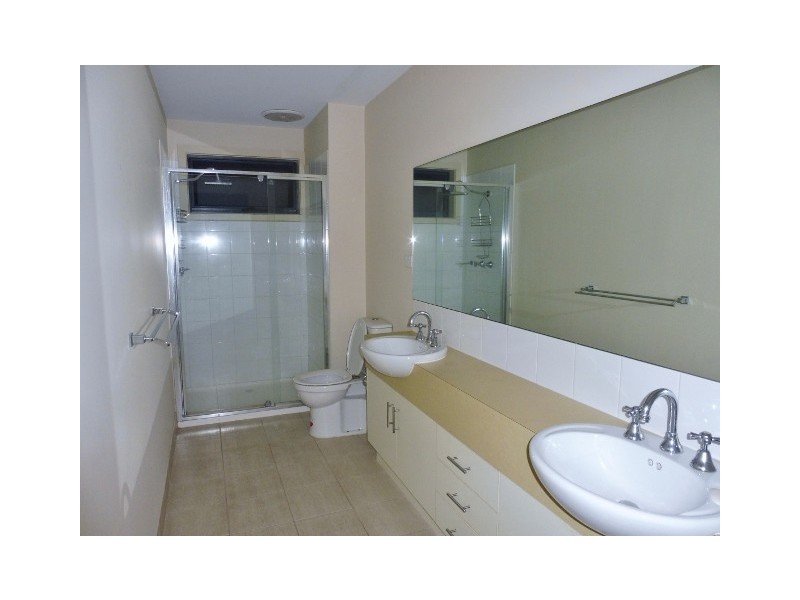 2 Sunline Terrace, Pakenham VIC 3810