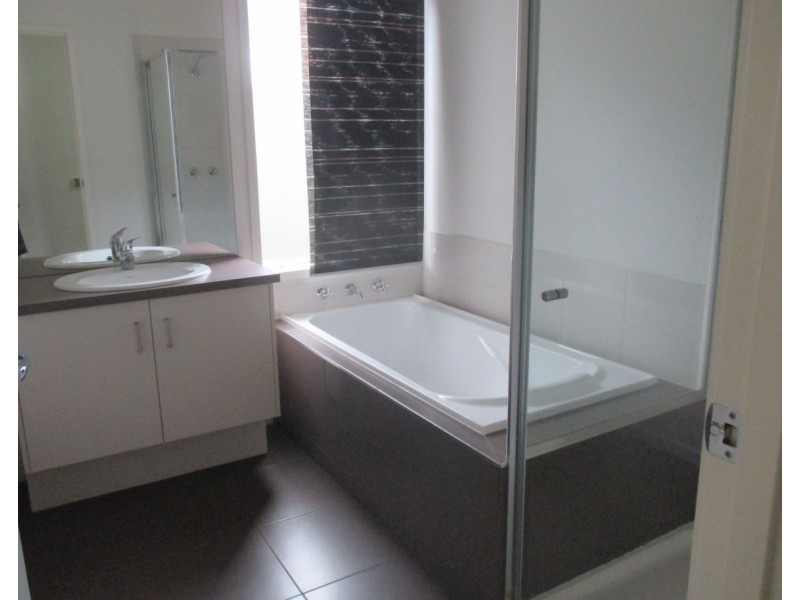 61 Challenger Circuit, Cranbourne East VIC 3977