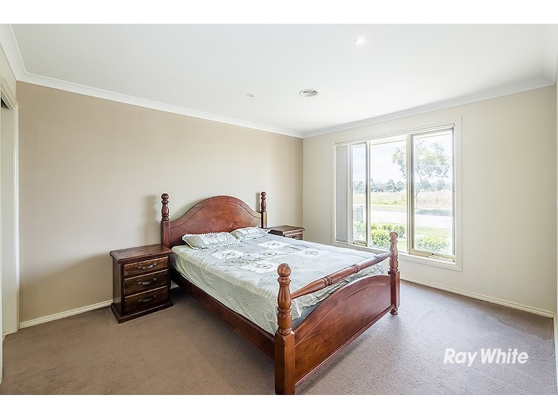 5 Donohue Street, Cranbourne East VIC 3977
