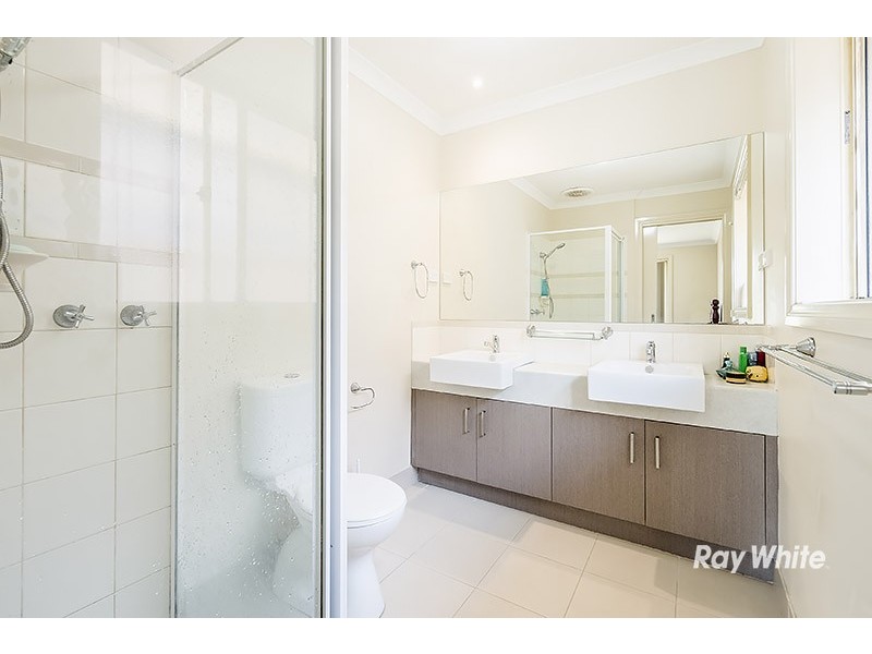 5 Donohue Street, Cranbourne East VIC 3977