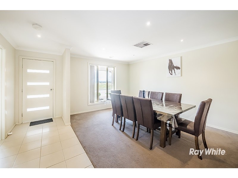 5 Donohue Street, Cranbourne East VIC 3977