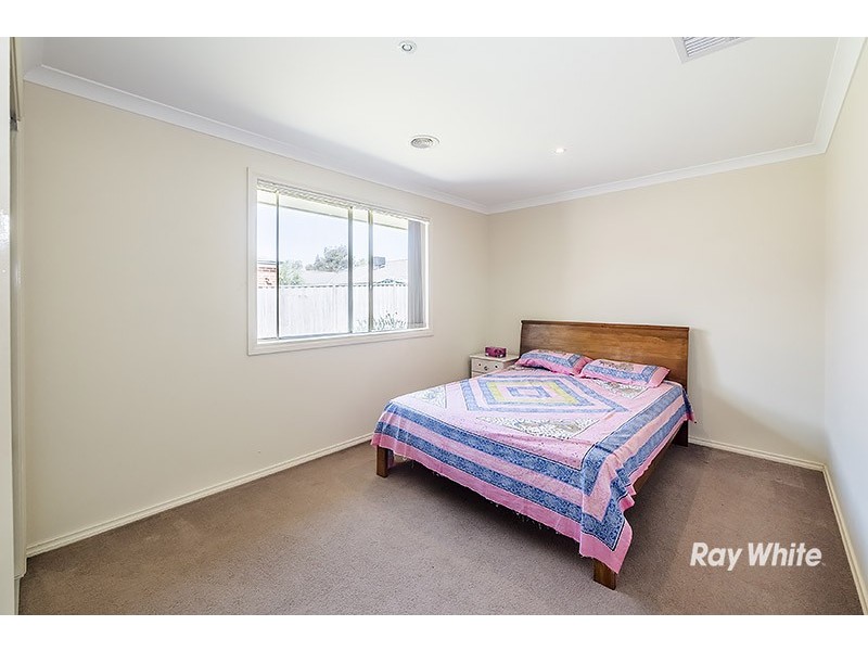 5 Donohue Street, Cranbourne East VIC 3977
