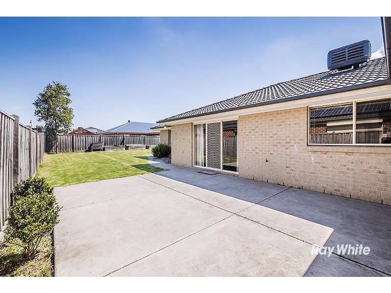 5 Donohue Street, Cranbourne East VIC 3977