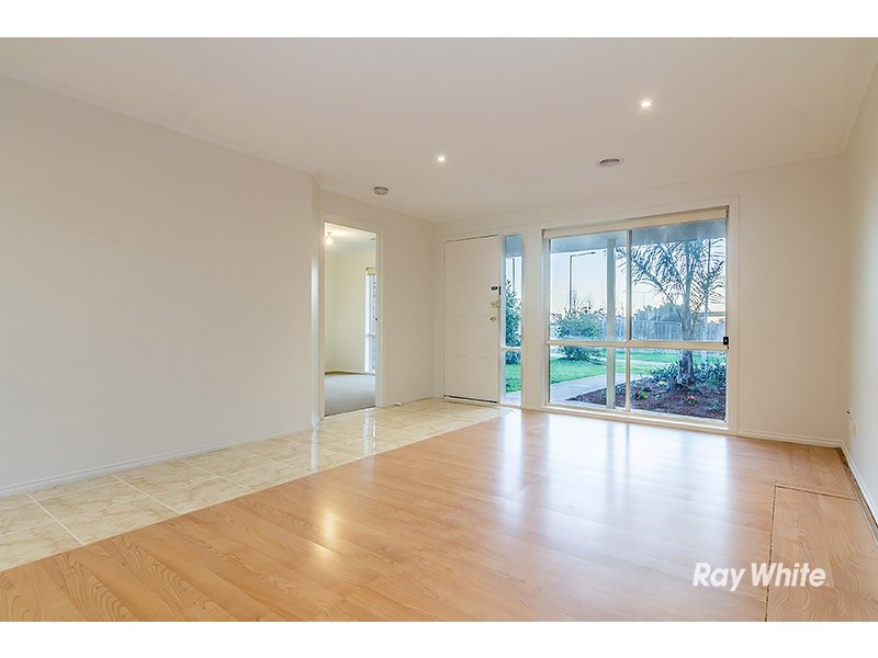 16 Fishburn Place, Cranbourne West VIC 3977