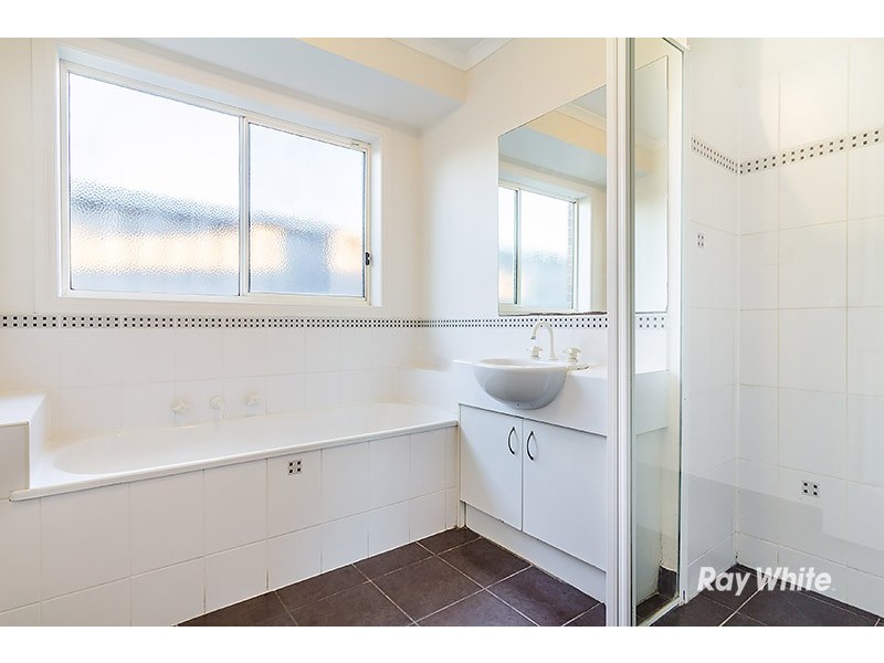 16 Fishburn Place, Cranbourne West VIC 3977