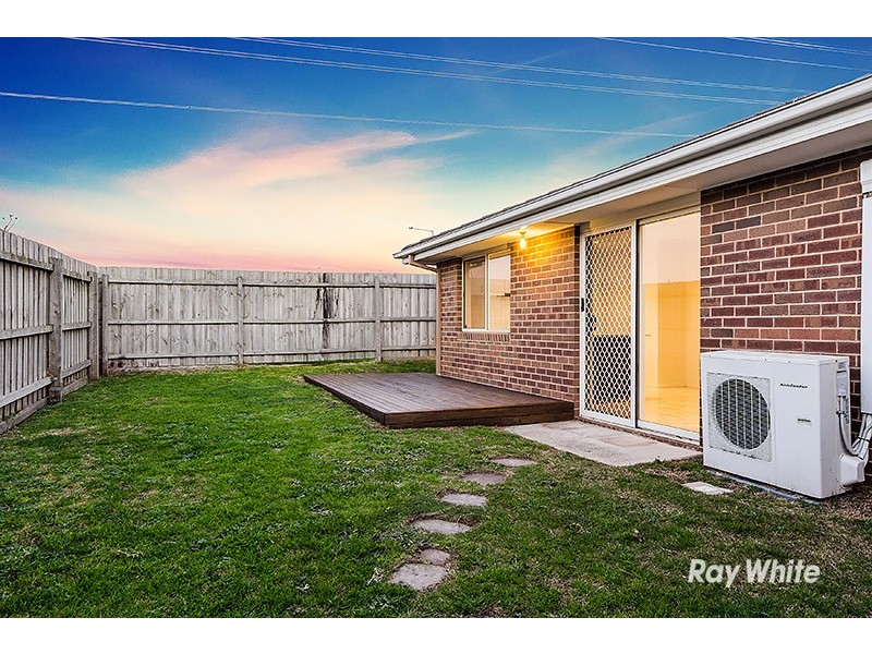 16 Fishburn Place, Cranbourne West VIC 3977