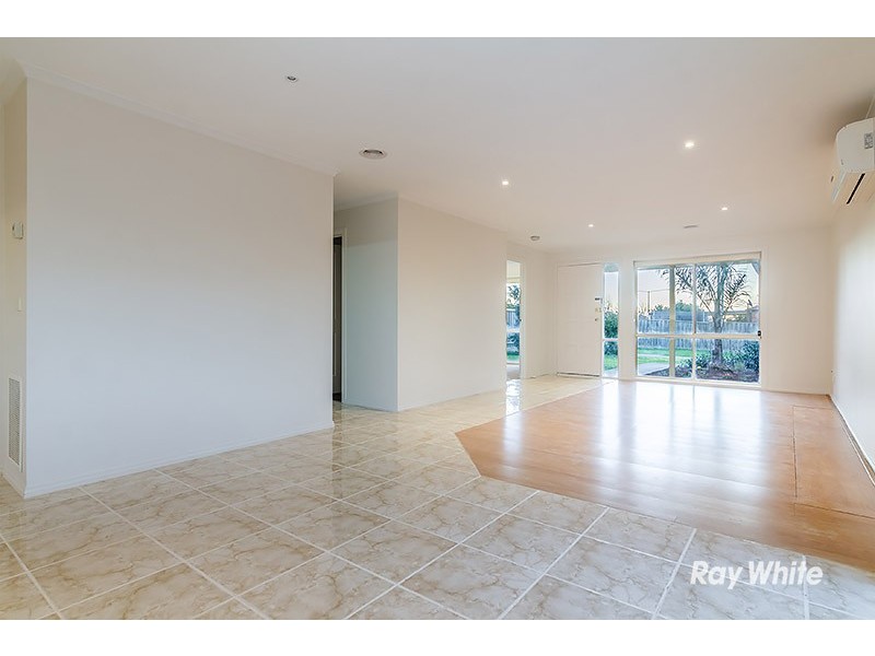 16 Fishburn Place, Cranbourne West VIC 3977