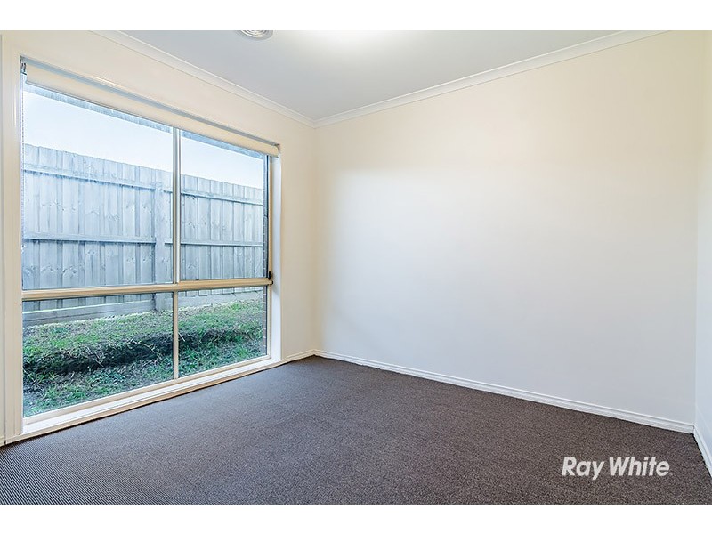 16 Fishburn Place, Cranbourne West VIC 3977