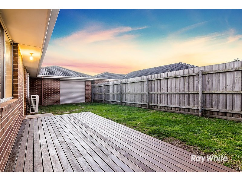 16 Fishburn Place, Cranbourne West VIC 3977