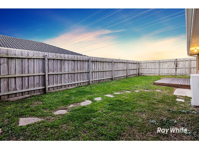 16 Fishburn Place, Cranbourne West VIC 3977