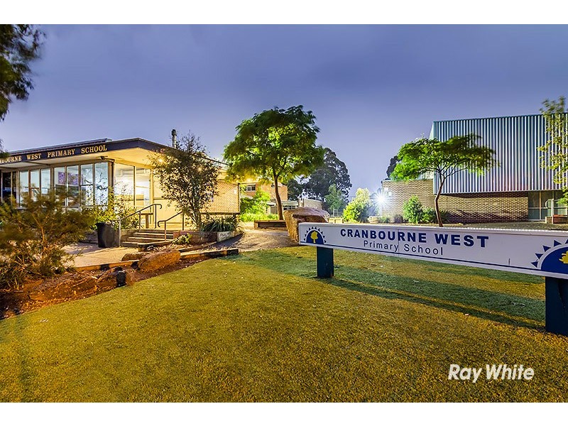16 Fishburn Place, Cranbourne West VIC 3977