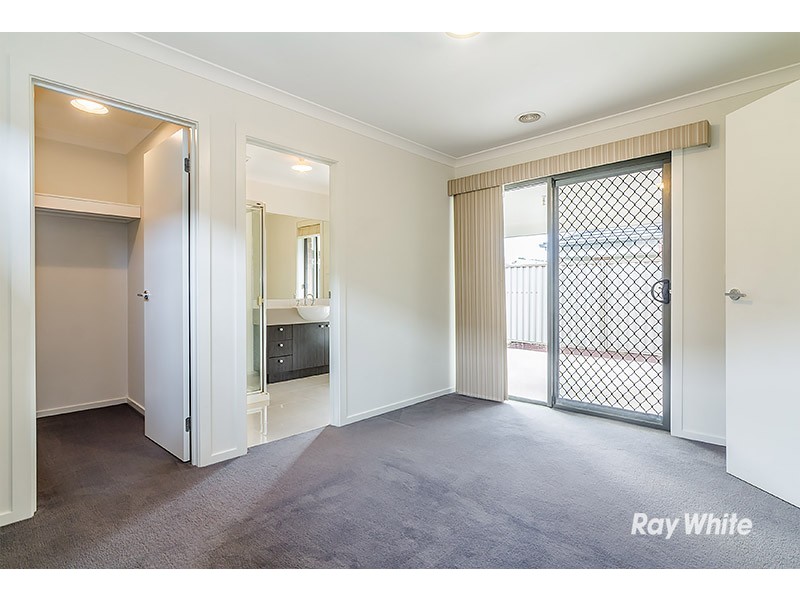 73 Willowtree Drive, Pakenham VIC 3810