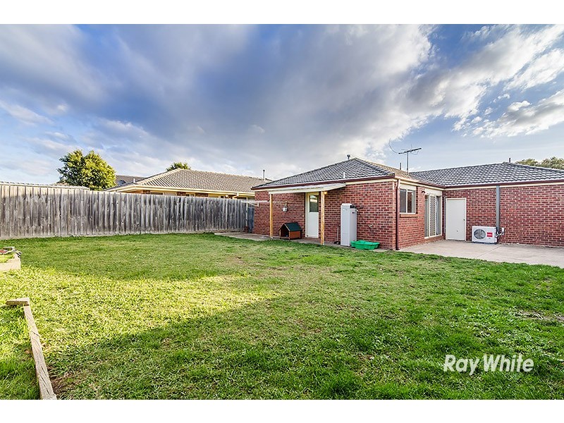 17 Fishburn Place, Cranbourne West VIC 3977