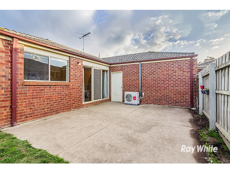 17 Fishburn Place, Cranbourne West VIC 3977