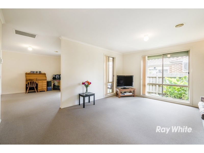 8 Fishburn Place, Cranbourne West VIC 3977